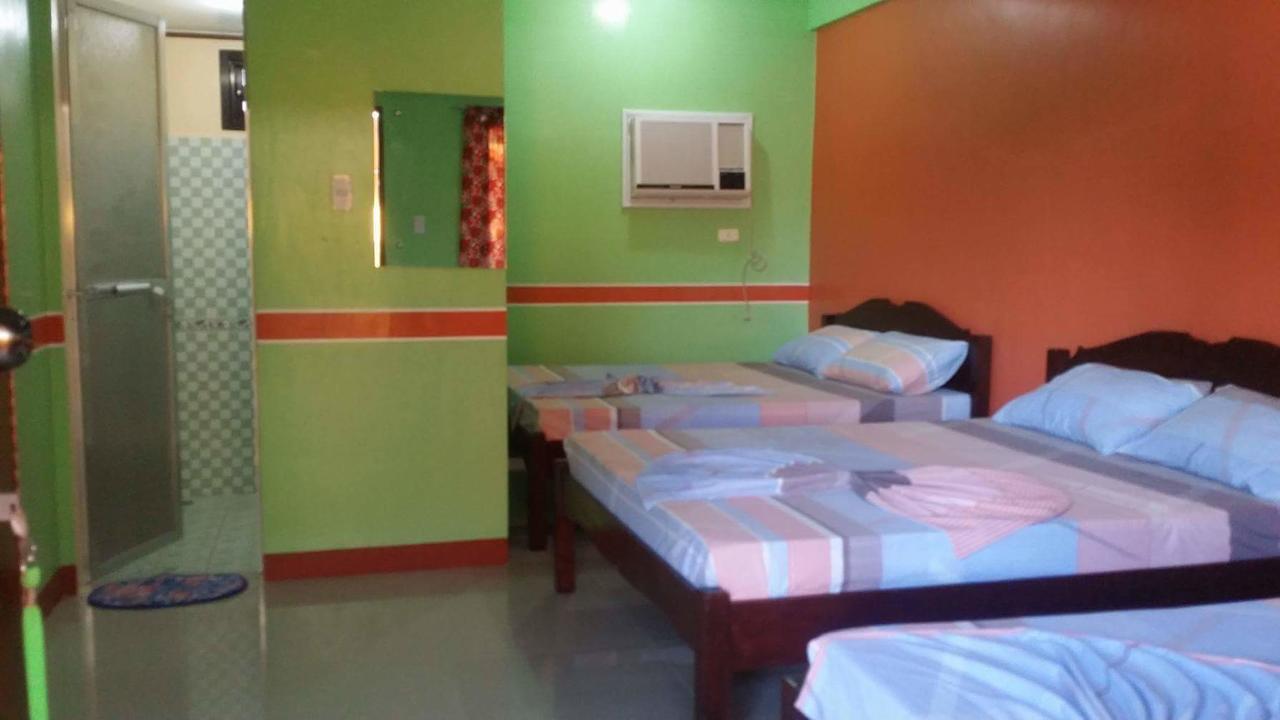 Queen Of Isle Cottages And Restaurant Puerto Galera Exterior foto