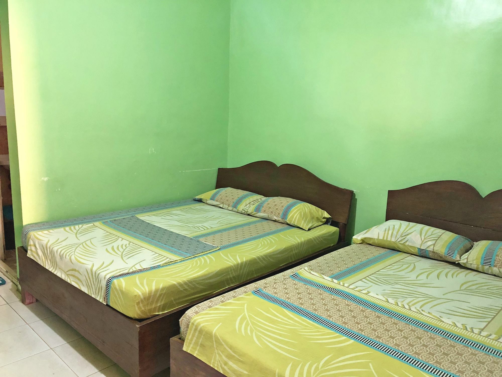 Queen Of Isle Cottages And Restaurant Puerto Galera Exterior foto
