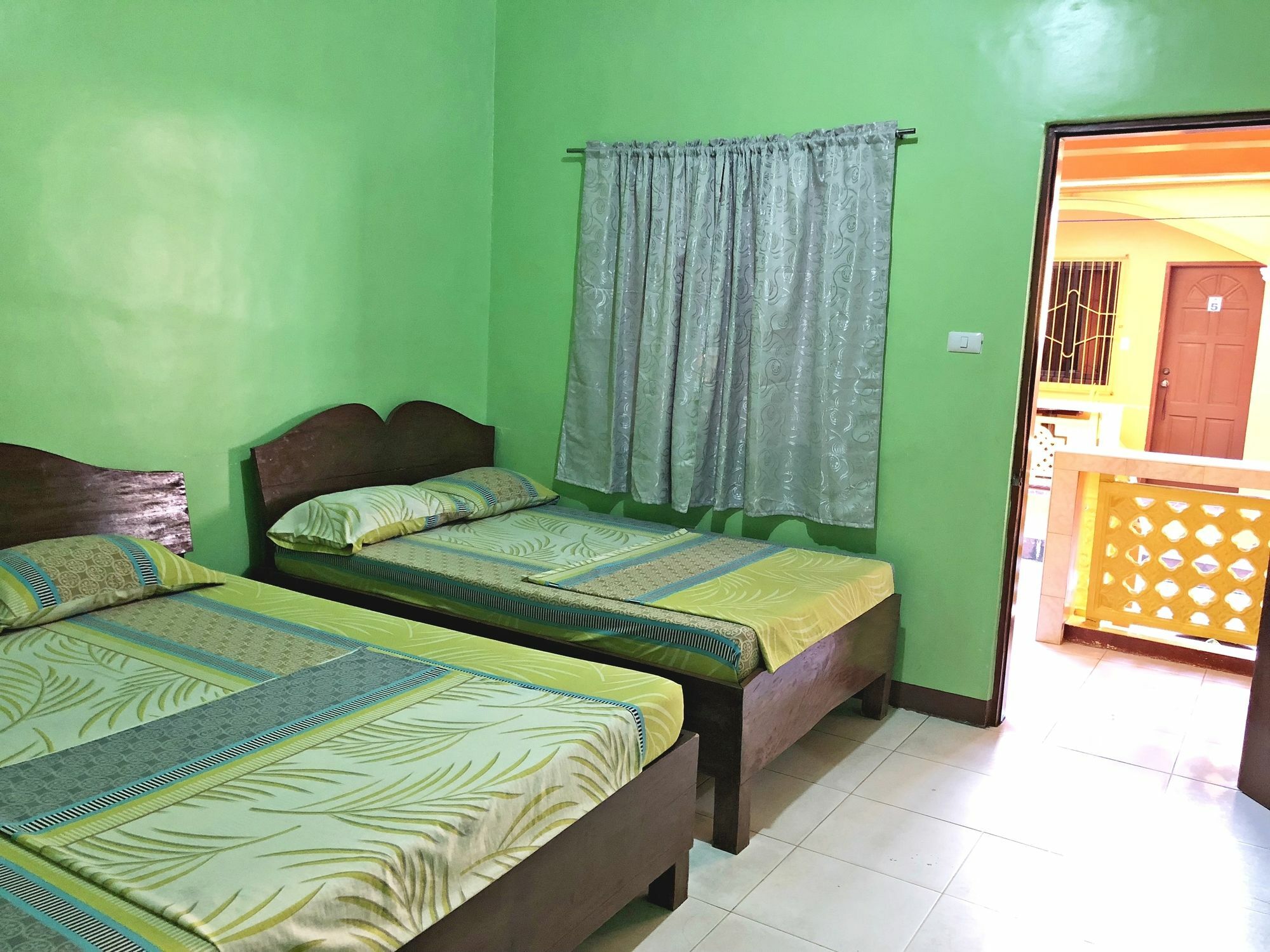 Queen Of Isle Cottages And Restaurant Puerto Galera Exterior foto